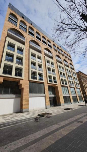 Modern & Chic 2-Bedroom Apartment with Balcony and Stunning Panoramic City Views, Steps from Republic Square & Northern Avenue
